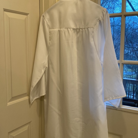 White Graduation Robe - Picture 3 of 3